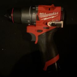 Milwakuee FUEL Hammer/drill Driver
