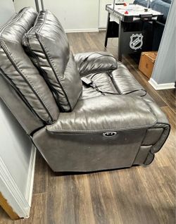 Beautiful Grey Leather Electric Recliner Would Deliver 🚚🚚