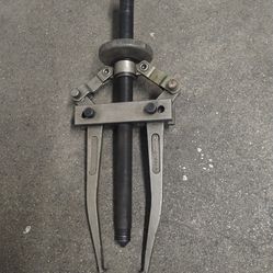 Snap On tools automotive gear puller