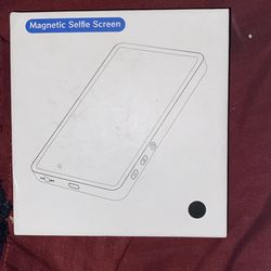 Magnetic selfie screen