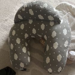 2 Breastfeeding Pillows