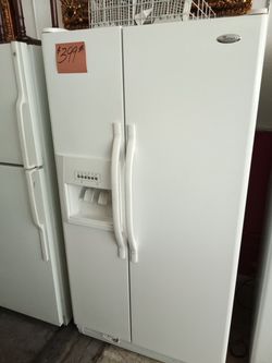 Whirlpool Side by Side Refrigerator White excellent . Warranty , Delivery available 2203 Fowler st. Ft. Myers 33901