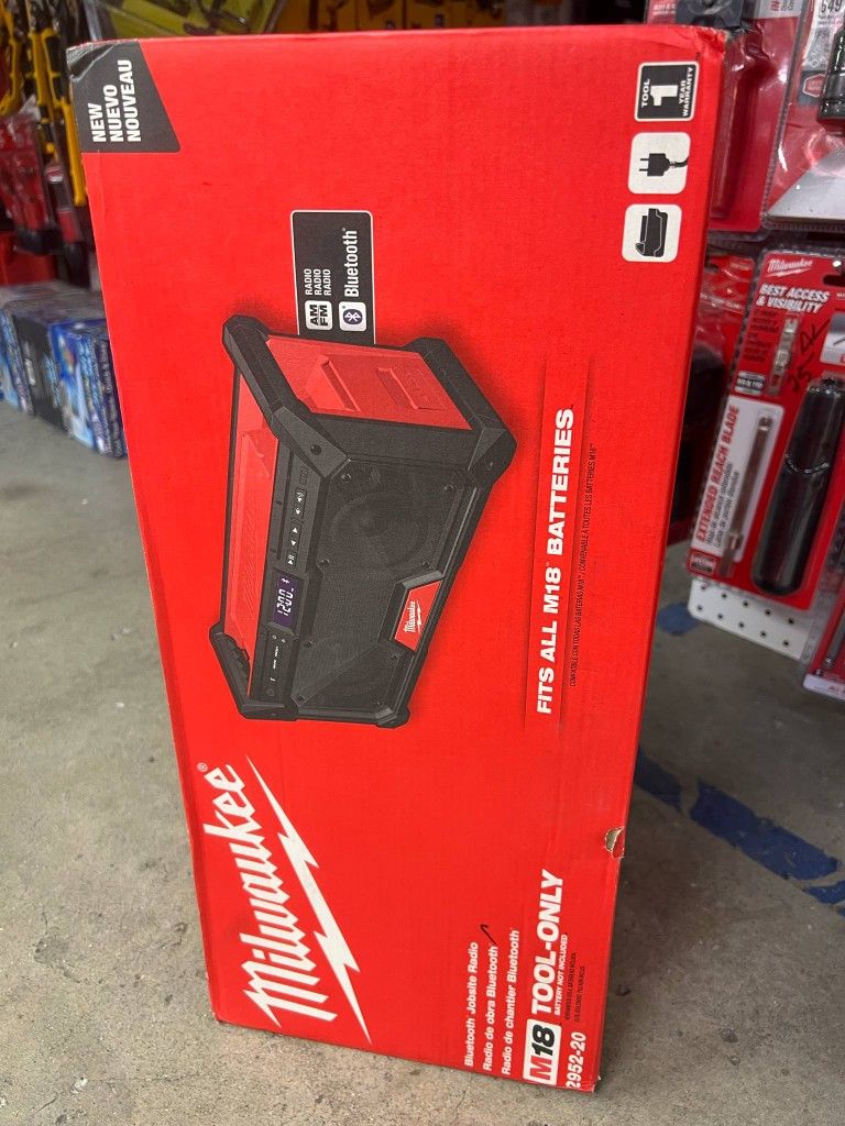 Milwaukee M18 Bluetooth Jobsite Radio. Tool-Only