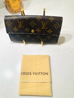 LV Monogram Sarah Wallet