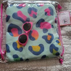 Elli By Capelli Beach Towel Set (3) Piece
Jelly Backpack, Beach Towel, and Sunglasses