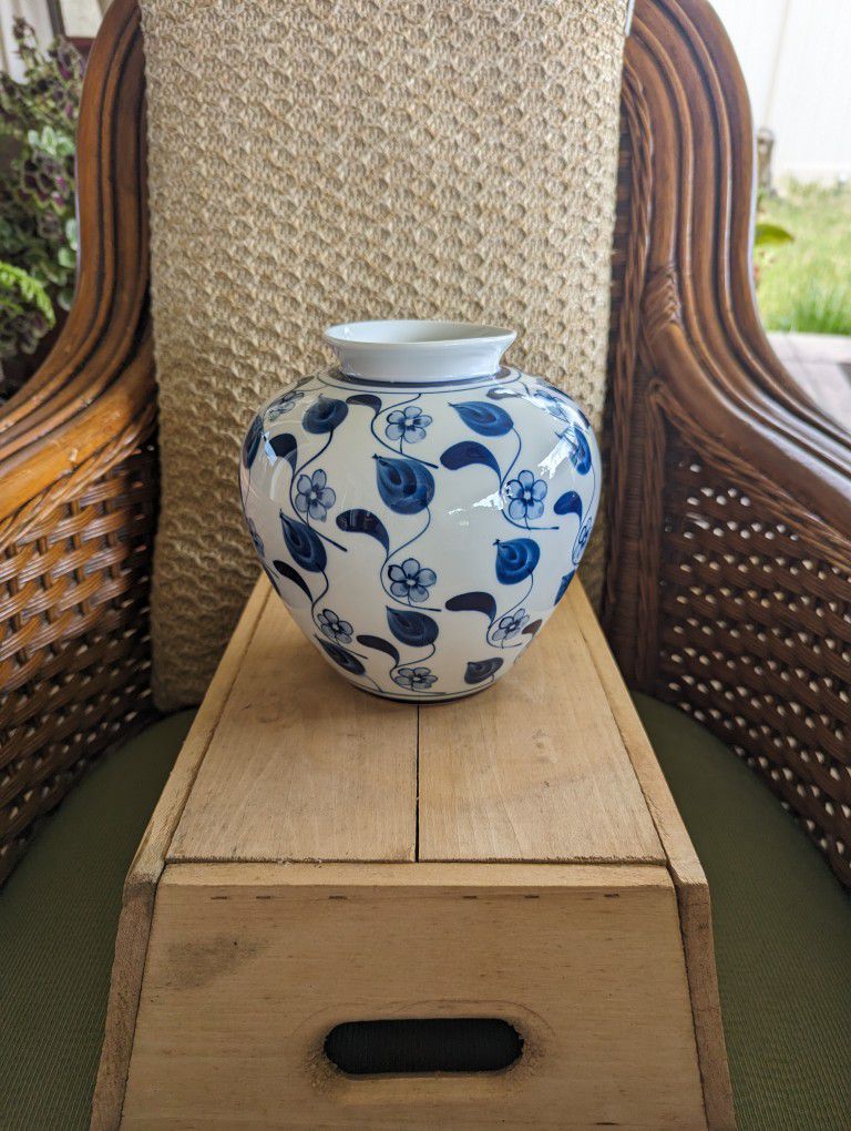 7"Blue And White Vase