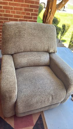 Manual reclining lounge chair $45