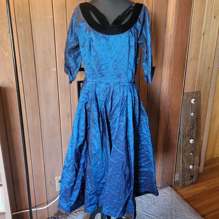 Vtg Murray White Blue Iridescent Dress Embroidered Flowers Black Velvet Sz Lg