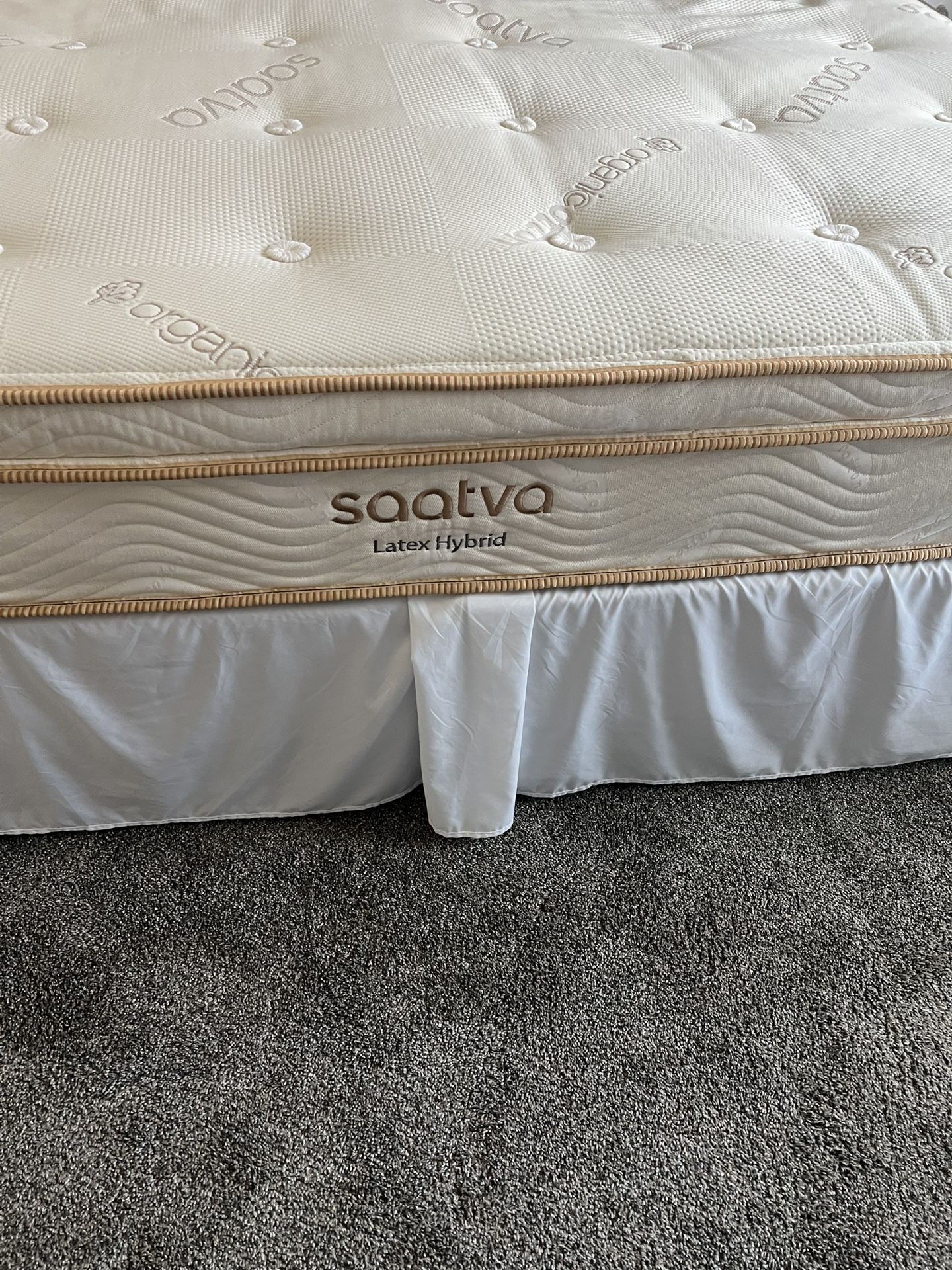 King Saatva Organic Latex Hybrid Mattress (Like new) Less Than 2 Weeks of Use Retails For $2,795 +Tax