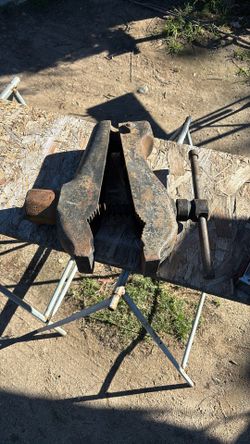 Worthy Tool Co Box 2 Large Pipe Vice 14 Inches Long X 15 Inches WideLong X 3 1/2 Inches Thick Opens To 4