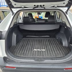 Toyota RAV 4 XLE PREMIUM HYBRID