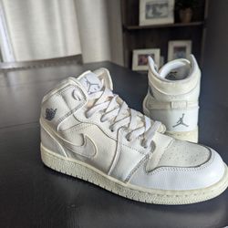 Nike Air Jordan 1.  Mid "Triple White" Size 7Y