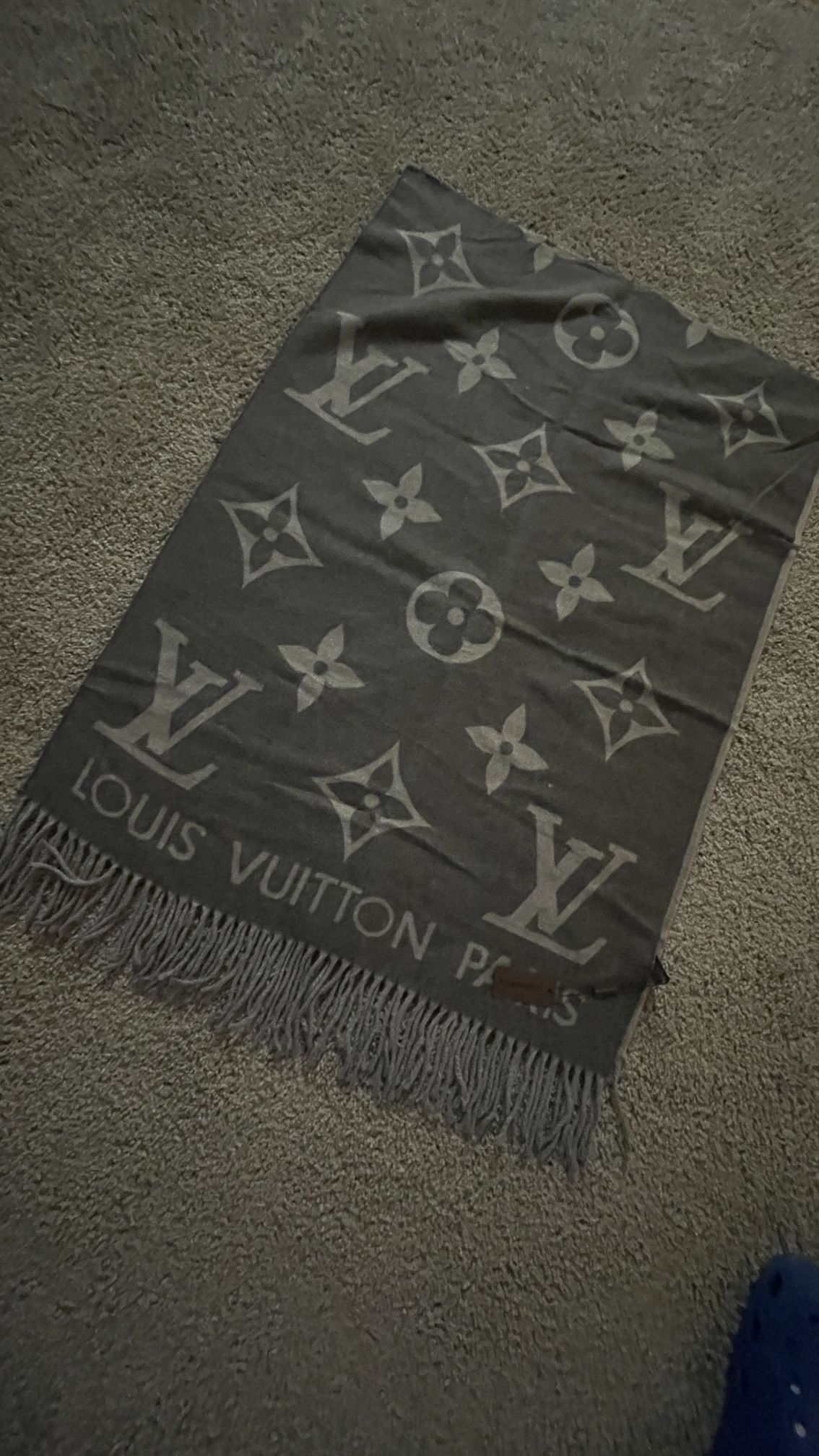 Louis Vuttion Cashmere Scarf π