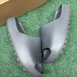 YEEZY SLIDE SLATE SIZE 13