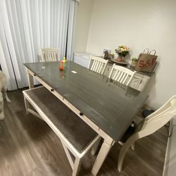 Bolanburg Dining set 