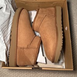 Uggs Ultra Mini - Size 7