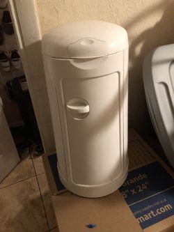 Diaper Genie (Includes bags and odor eliminating discs)