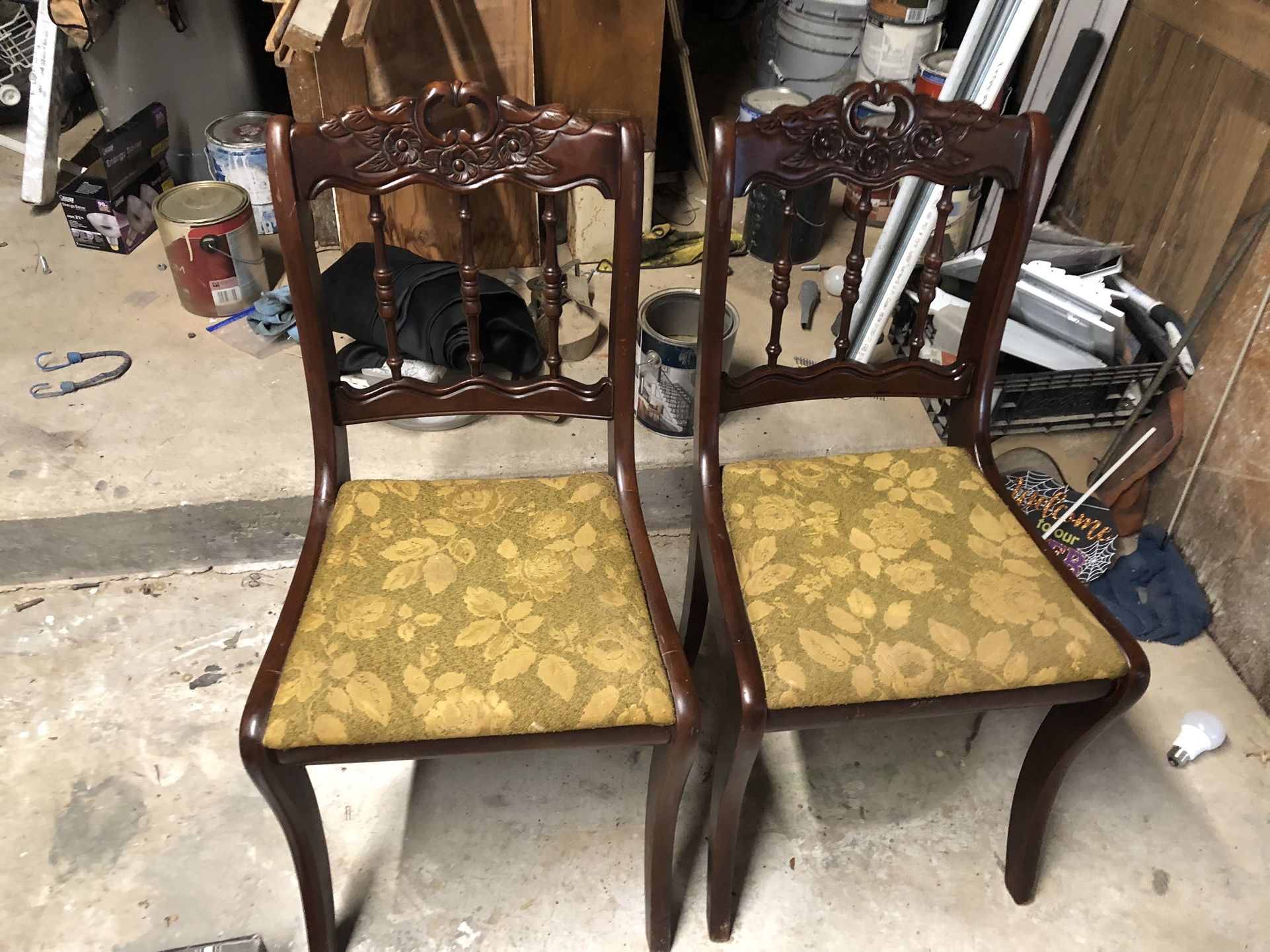2 Vintage Queen Anne style sitting chairs