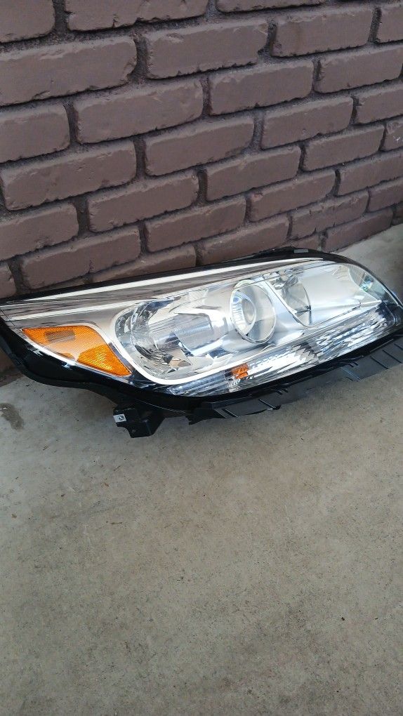 Chevrolet Malibu Headlights / Parts