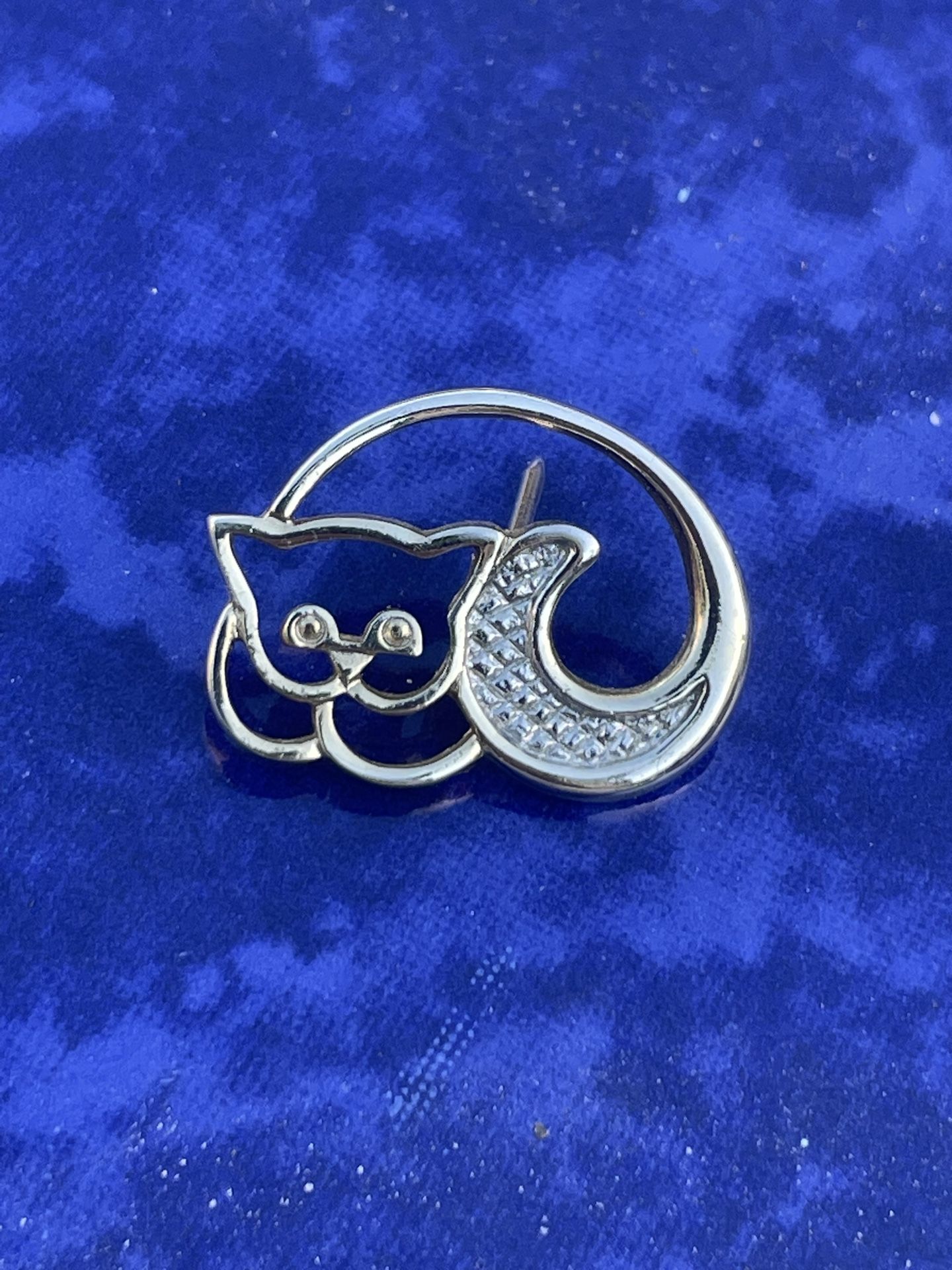 Avon Gold Tone Kitty Cat Pin Silhouette Brooch Tie Tac Small Lapel Shawl Sweater Scarf Vintage Jewelry Costume Jewelry Nut