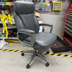 La-Z-Boy Arcadian Ergonomic Bonded Leather Swivel Executive Chair, Gray