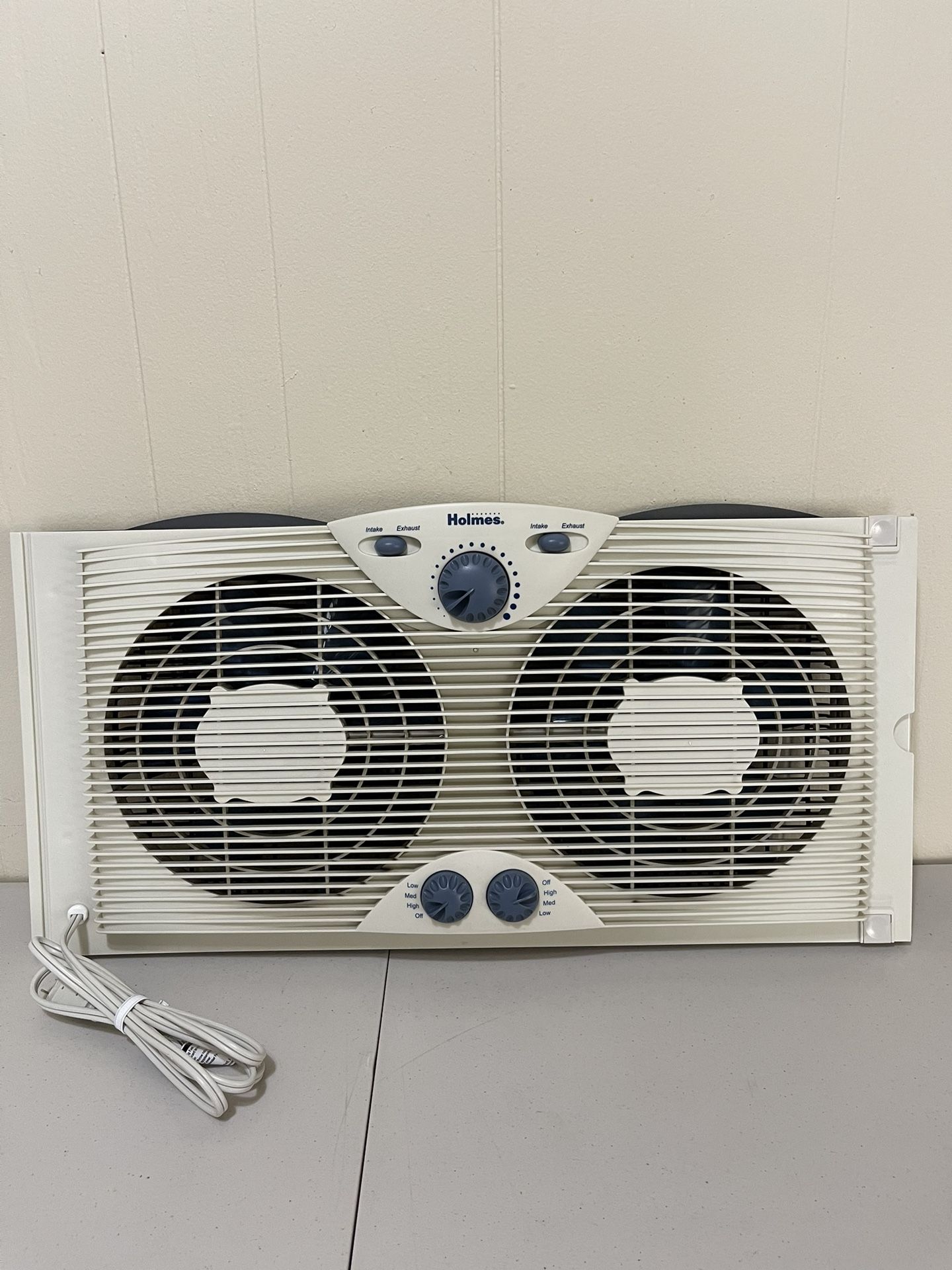 1 Units Of Holmes Dual 8 inch Blade Twin Window Fan