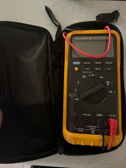 Fluke 87 Tru RMS multimeter with 2 cases and leads