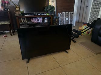 40’ ROKU SMART TV