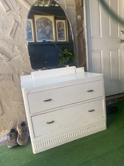 dresser with mirror