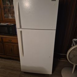 18 Cubic Ft Criterion Top Freezer