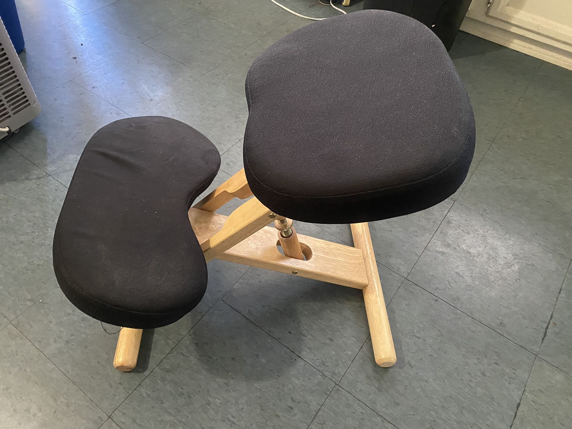Ergonomic Kneeling Chair 