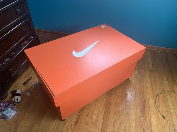 giant nike box