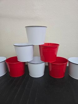 plastic pots. stain pots