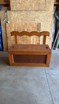 Wooden Storage Bench with Spindle Back