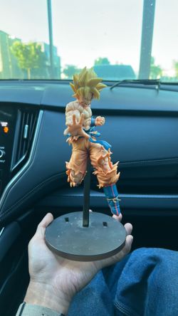 Goku & Bardock Statues