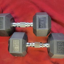 SET OF 35LB.  RUBBER COATED HEXHEAD DUMBBELLS TOTAL 70LBs  11525 S HALSTED DUNKIN DONUTS/7111.S WESTERN WALGREENS  
70$  CASH ONLY AS IS.