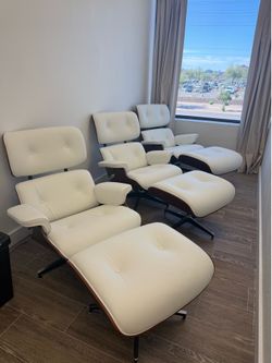 **** Like New Leather Luxury Lounge Chairs ****