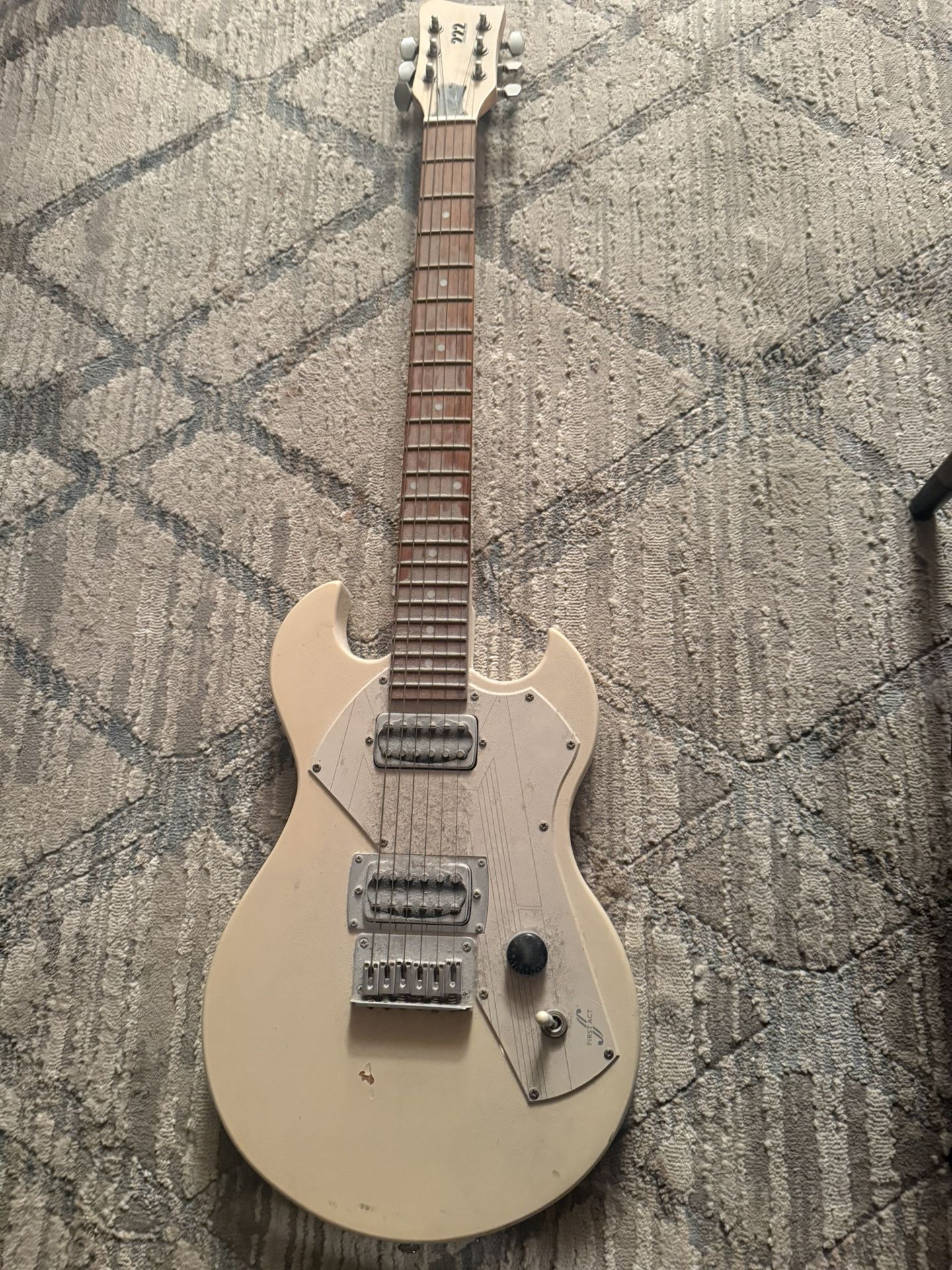 Vintage First Act Adam Levine 222 Electric Guitar WHITE