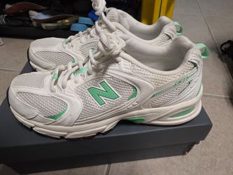 New balance 530  men 7/women 8.5