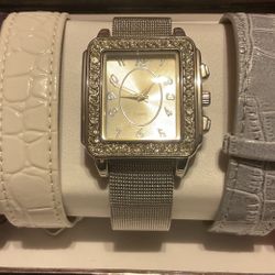 SilverTone Quartz Watch Set With Diamonds…silver Mesh Band With 4 Xtra Bands