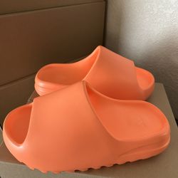ADIDAS YEEZY SLIDE ENFLAME ORANGE SIZE 4 NEW 