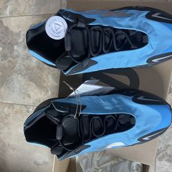 Adidas Yeezy Boost 700 MNVN