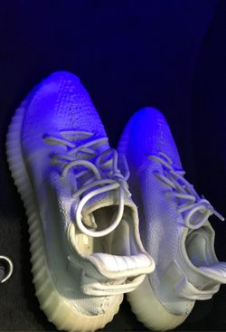 Creamyy white 350 Yeezy Boosts.
