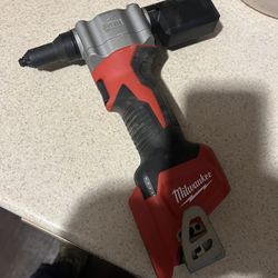 M12 Milwaukee Rivet Tool