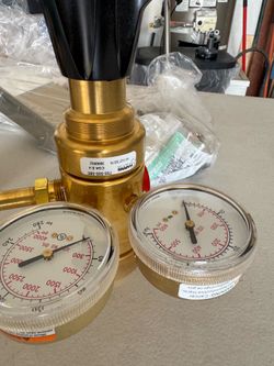 I have brand new industrial single stage and multi stage compressed gas regulators with hoses and other attachments brand new asking $850 no low Balle
