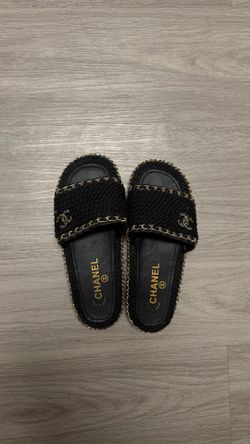 CHANEL SLIDES