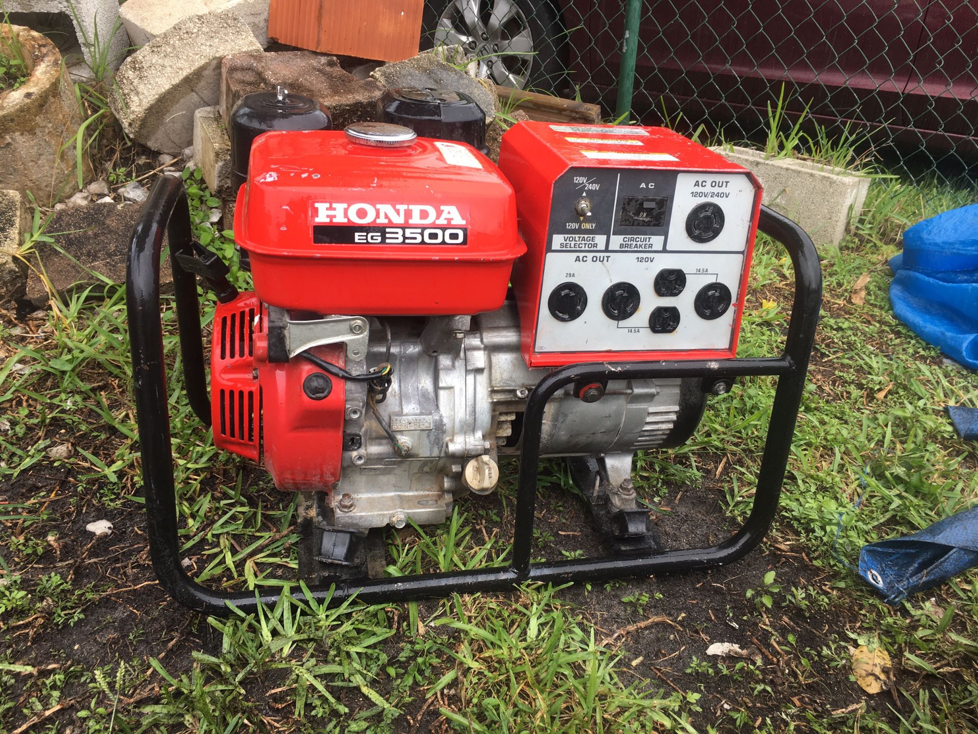 HONDA GENERATOR- [MUST SEE] Great Condition/ Works Great [850 FIRM] NO OFFERS