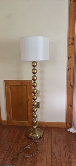 Standing floor lamp