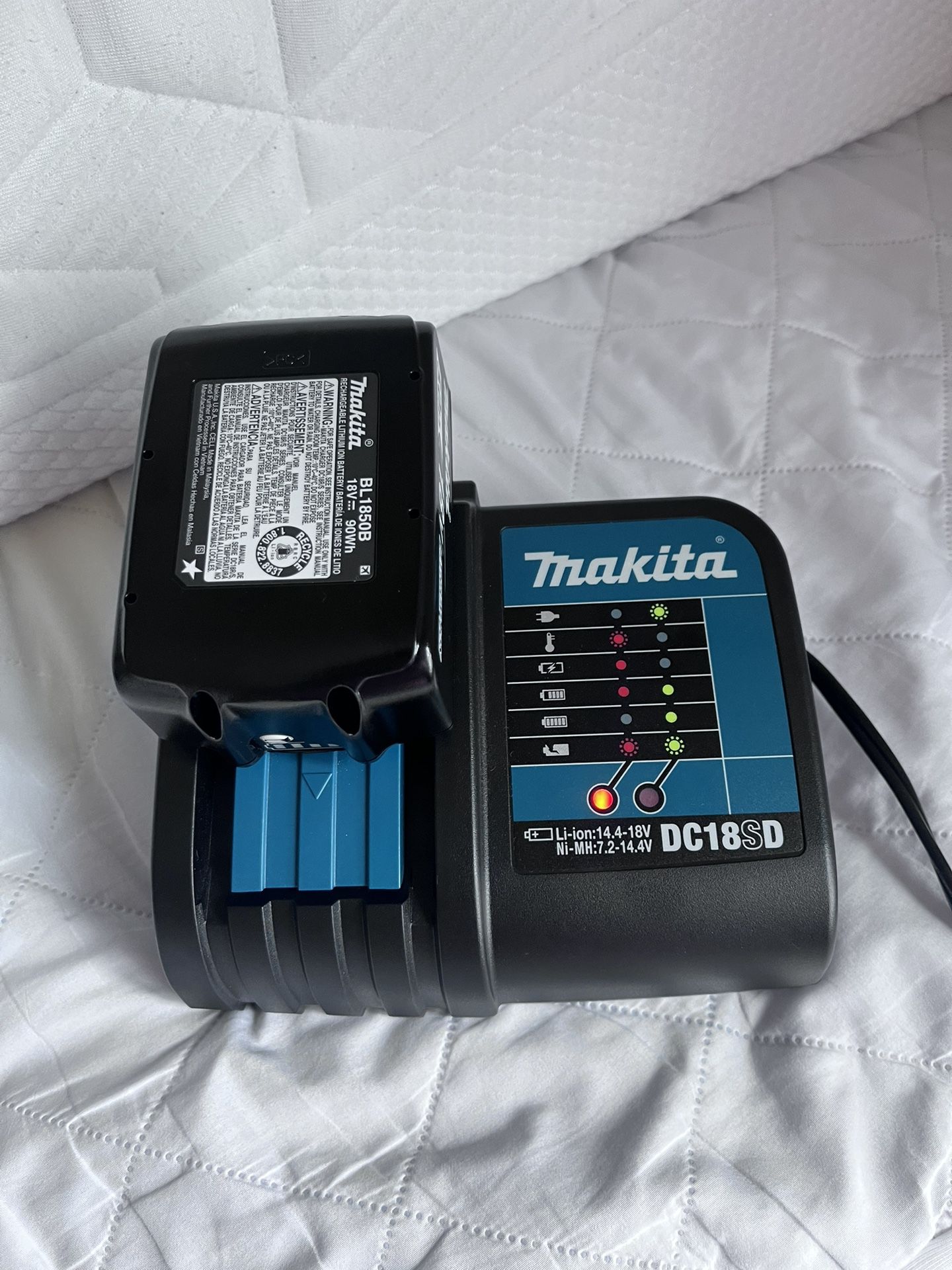 (NEW) Makita Charger and 5.0 battery 