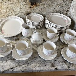Vintage Pfaltzgraff Tea Rose Dinnerware Set -33pieces  